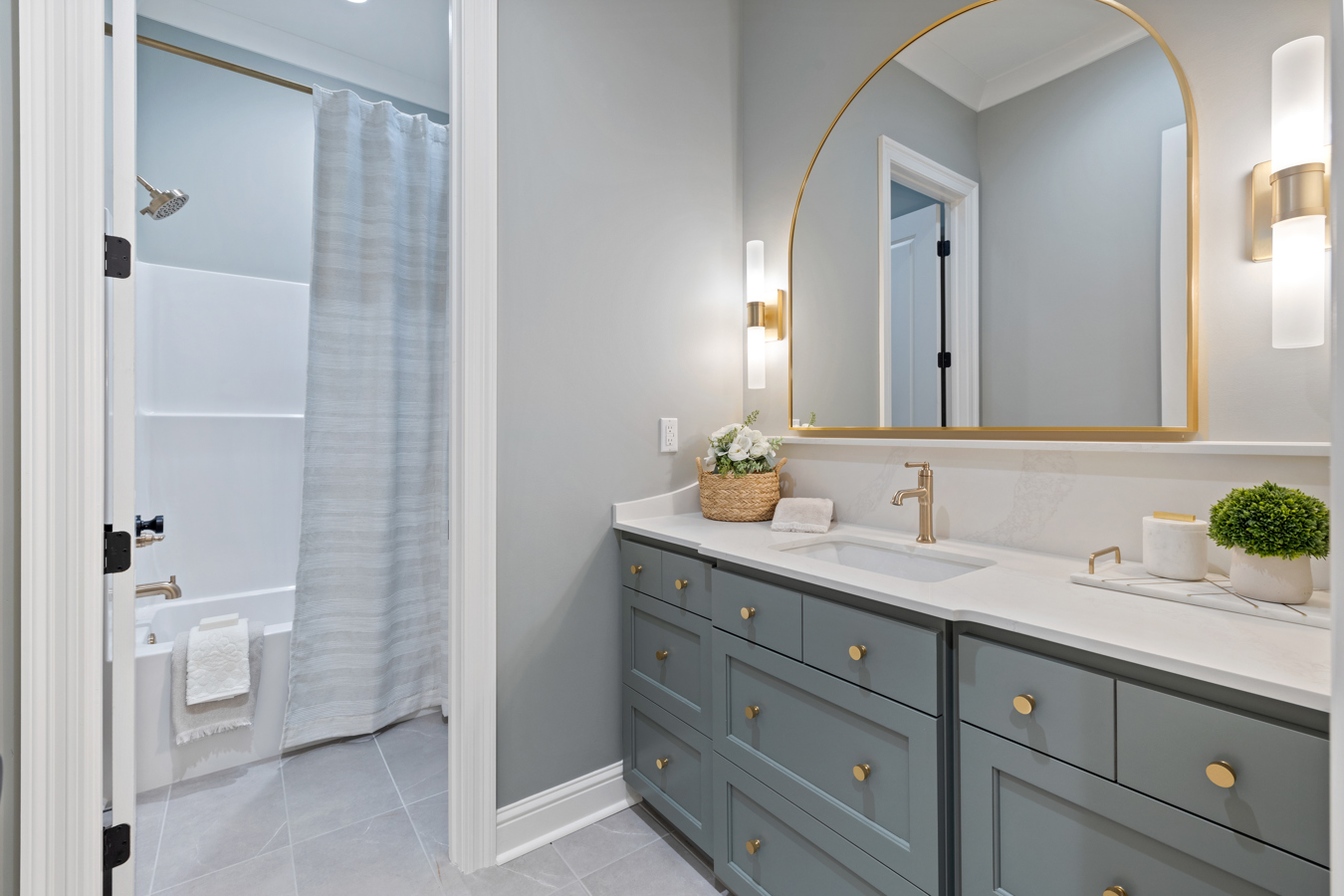 100 Sanctuary photo 5